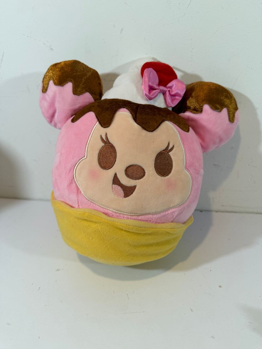 Disney Munchlings Squeeze-A-Munch Strawberry Sundae Waffle Bowl Minnie Mouse 10"